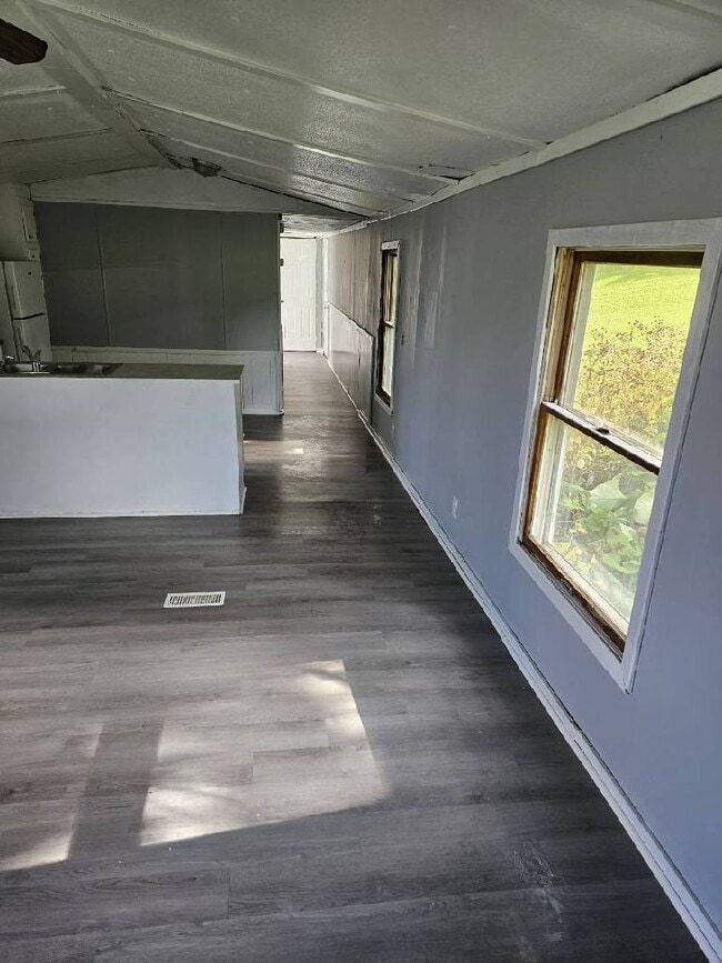 Building Photo - 435 Parsons Rd