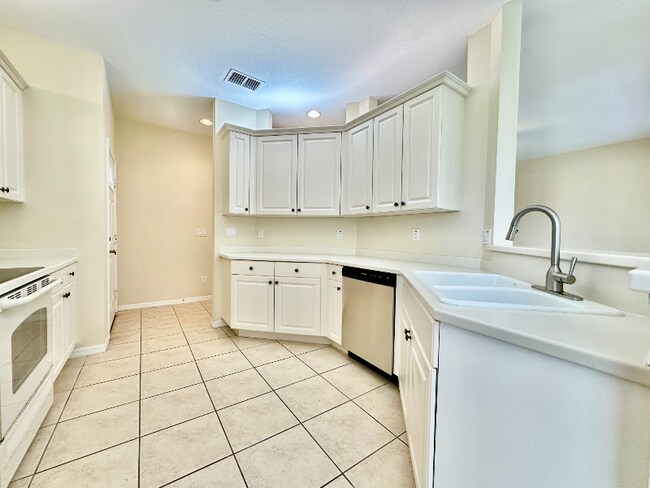 Building Photo - 28161 Hiram St