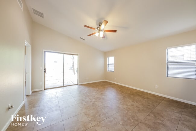 Foto del edificio - 5346 W Jessica Ln