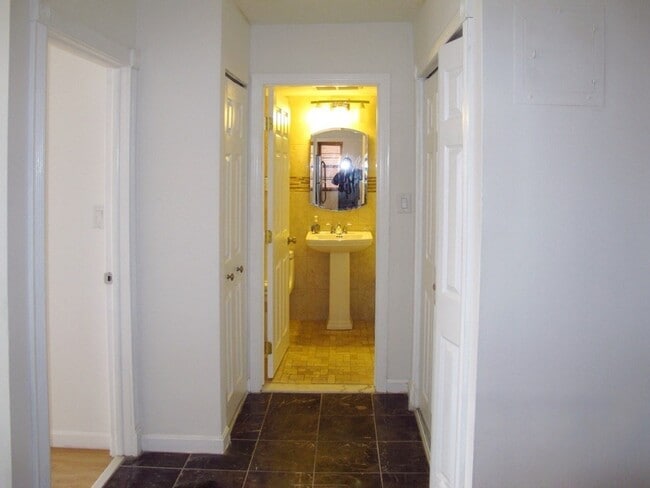 Foto del edificio - 4925 Washington St