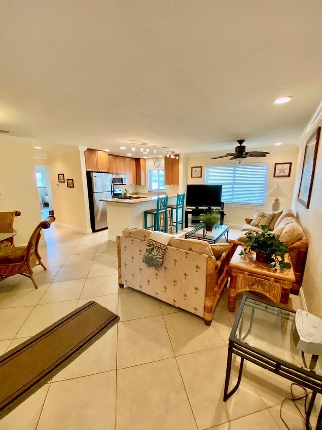 Foto del edificio - 9060 Blind Pass Rd