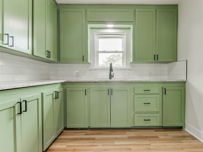 Foto del edificio - Stylishly Remodeled 2-Bedroom Home!! **Mov...