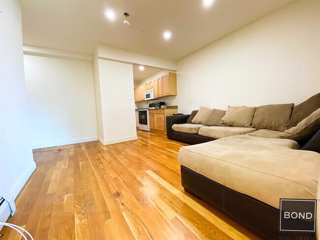 Foto del edificio - 234 E 3rd St