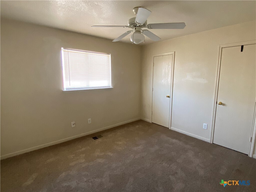 Foto del edificio - 3202 Hereford Ln