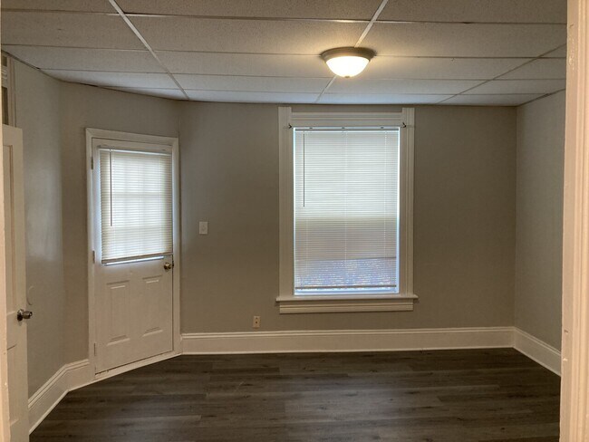 Building Photo - 146 South Diamond Street