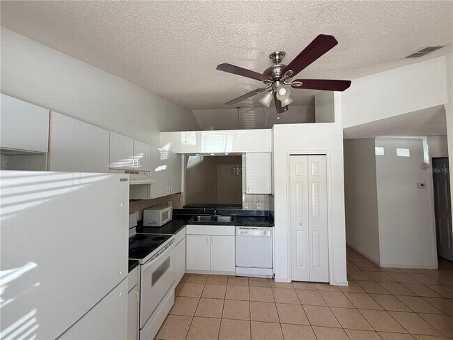 Building Photo - 2411 Kam Ct