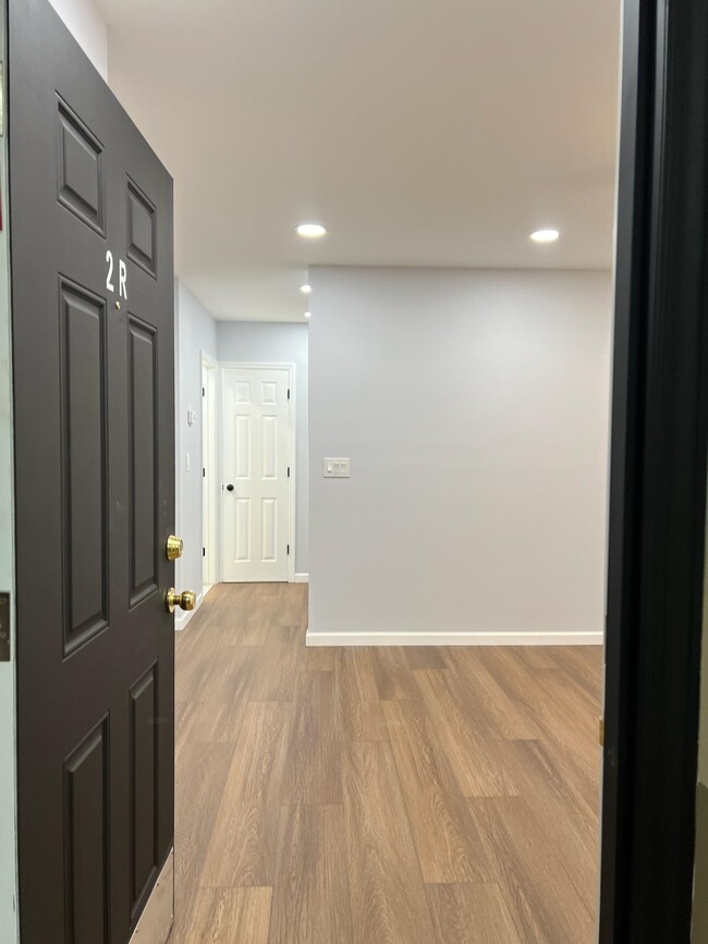 Building Photo - 384 Palisade Ave