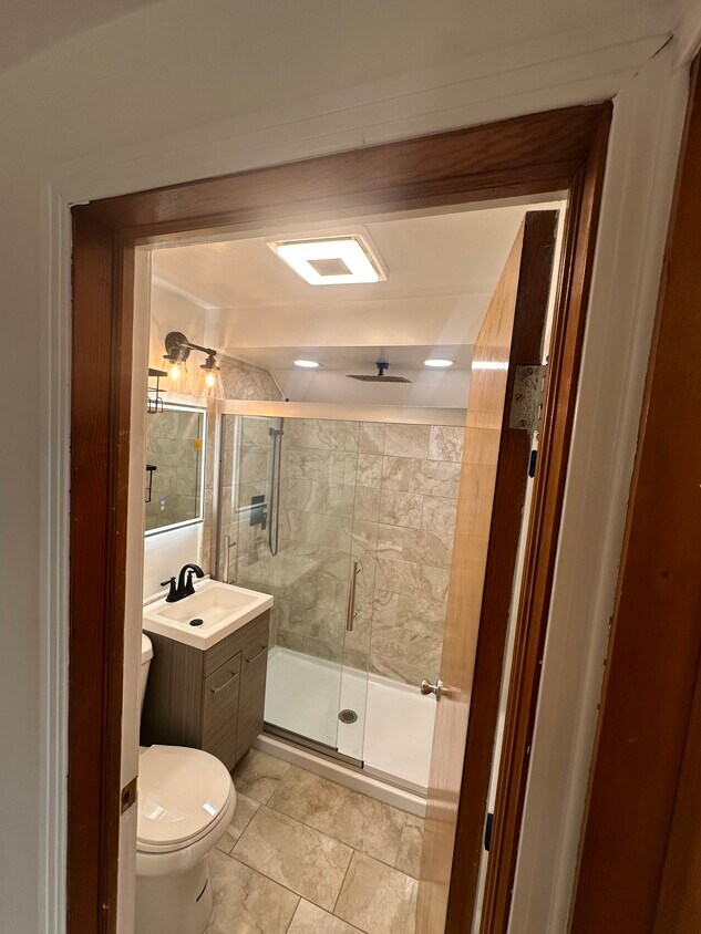 Baño - 6404 W Hayes Ave