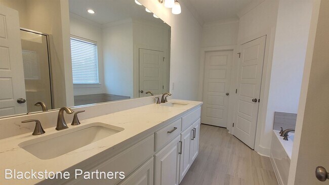 Building Photo - 4 br, 2 bath House - 10662 Deric Ave