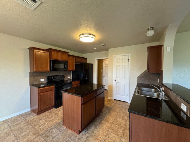 Foto del edificio - 7819 Woodbury Dr