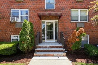 Building Photo - 33 Montvale Ave