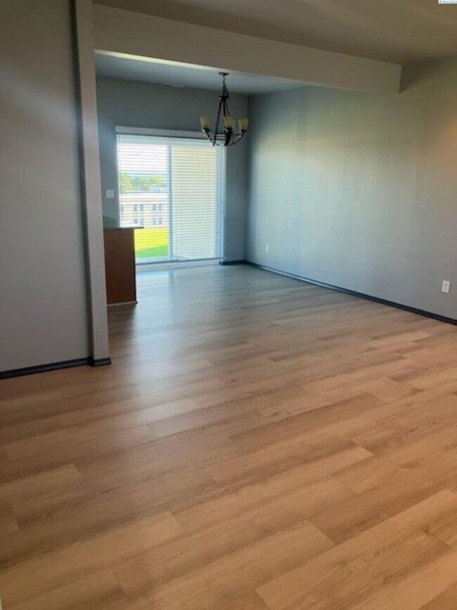 Foto del edificio - NEW RENTAL AVAILABLE