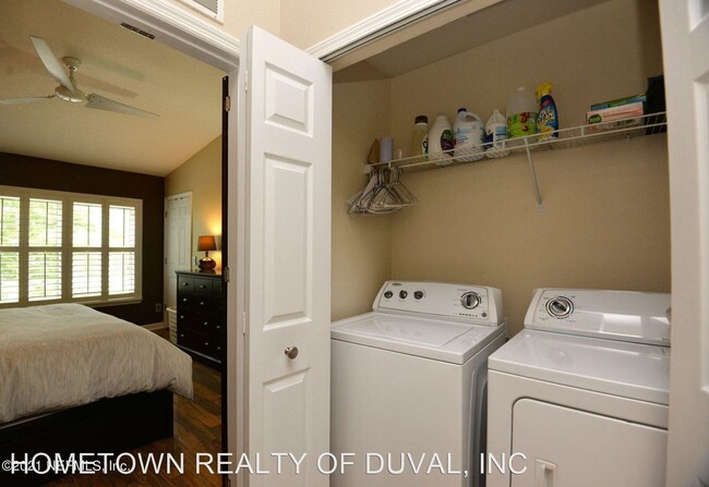 Building Photo - 3 br, 2.5 bath House - 11300 Campfield Circle