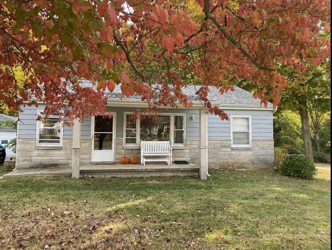 Foto principal - 519 Lois Ln