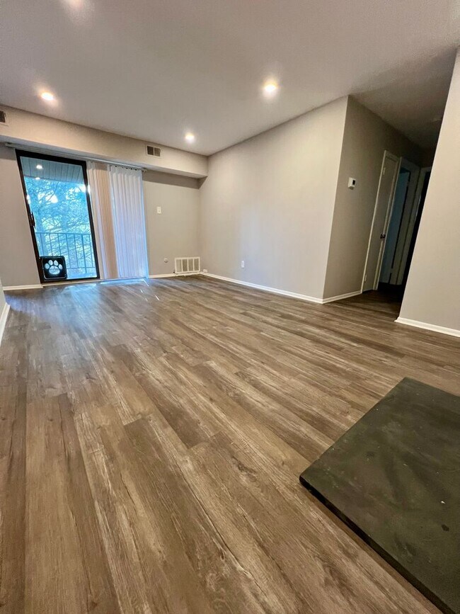 Foto del edificio - Stunning 2-Bedroom Condo Available at Gosh...