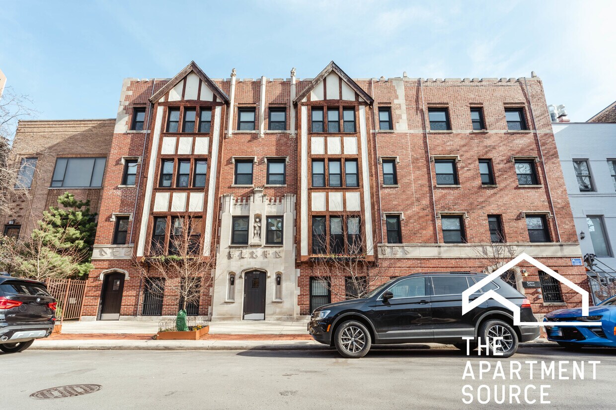 Studio in Old Town Triangle! - 1809 N Lincoln Park W
