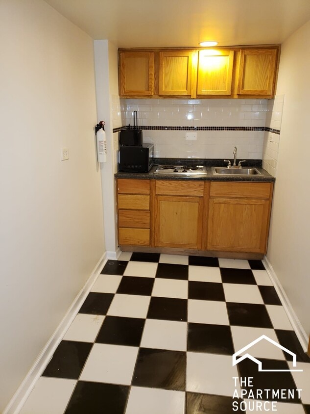 Foto principal - 2230 N Lockwood Ave