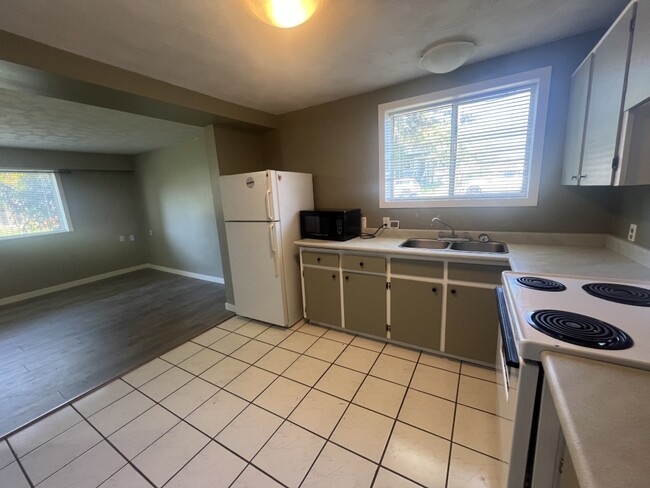 Building Photo - 649 Farquhar St