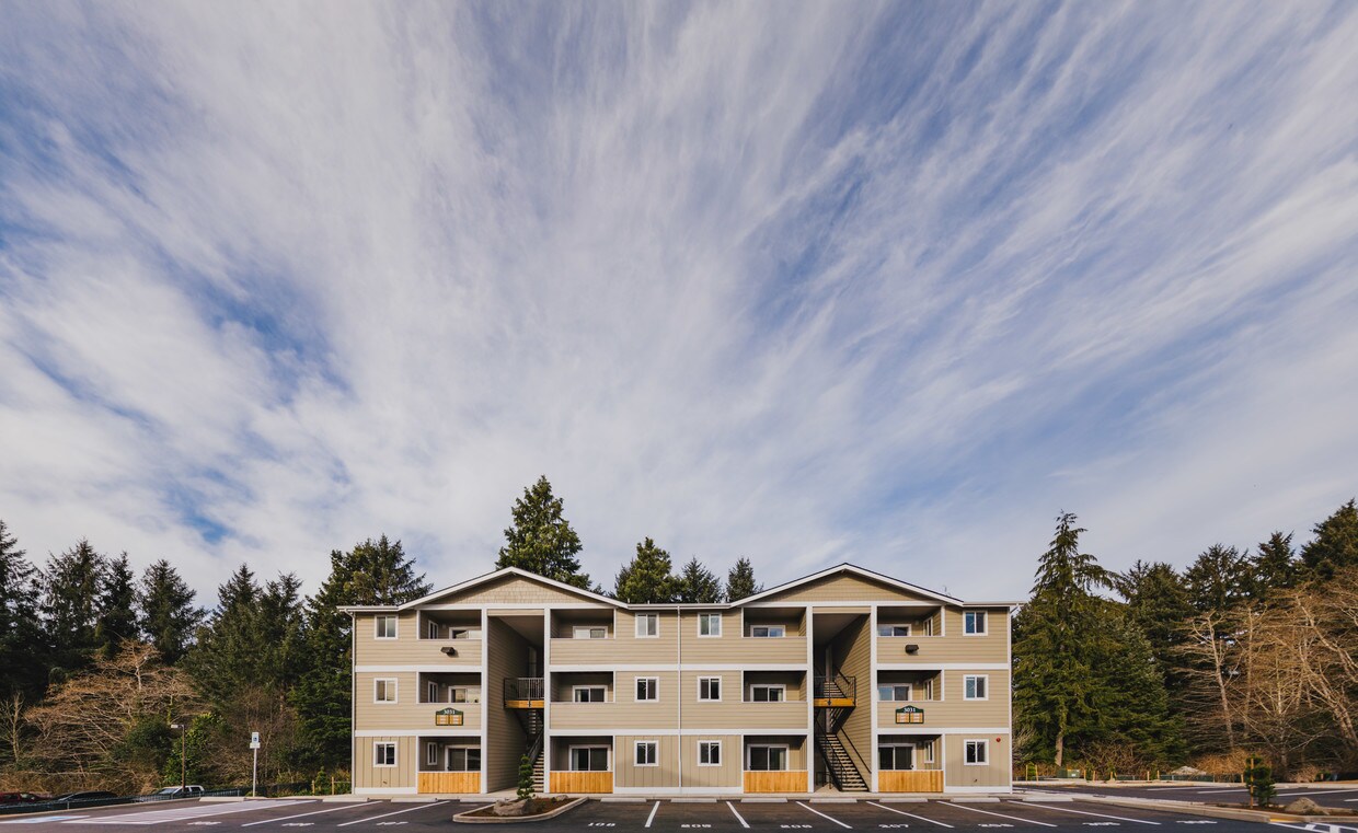 Primary Photo - Lake Forest Commons