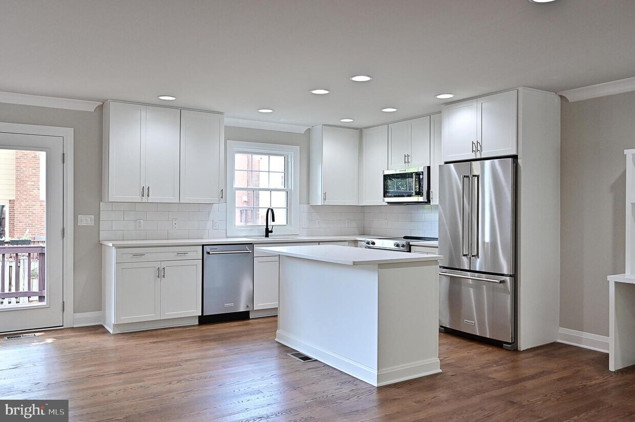 Foto principal - 10253 Braddock Rd