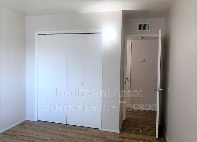 Foto del edificio - 1528 N Craycroft Rd