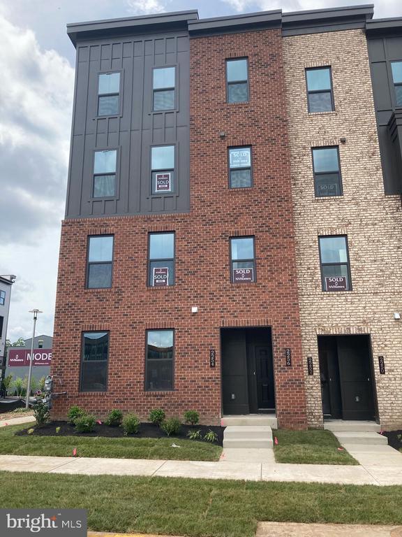 2254 Woodland Gap Terrace, Herndon, VA 20171 Townhome Rentals in