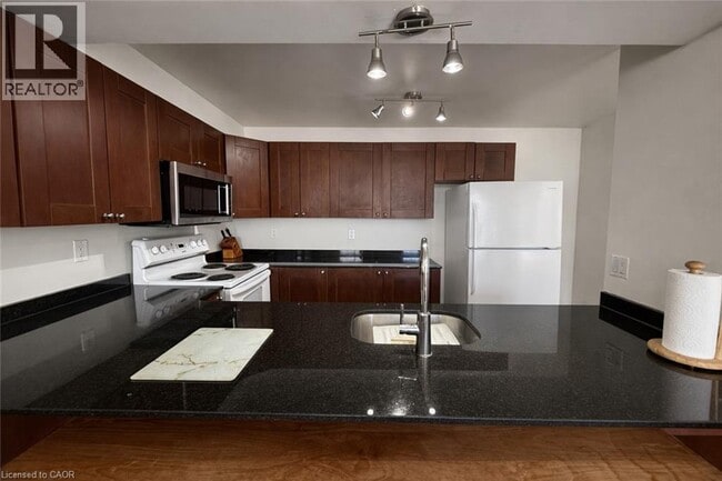 Building Photo - 270 Eiwo Ct