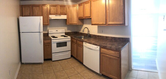 Building Photo - 2201 Fendall Ct