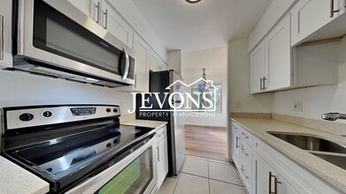Building Photo - 12525 NE 145th Pl