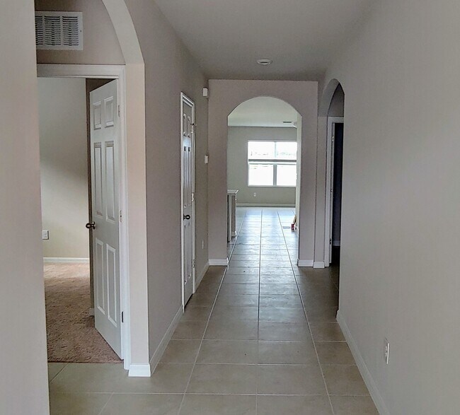 Building Photo - 25373 E Lenox Cir