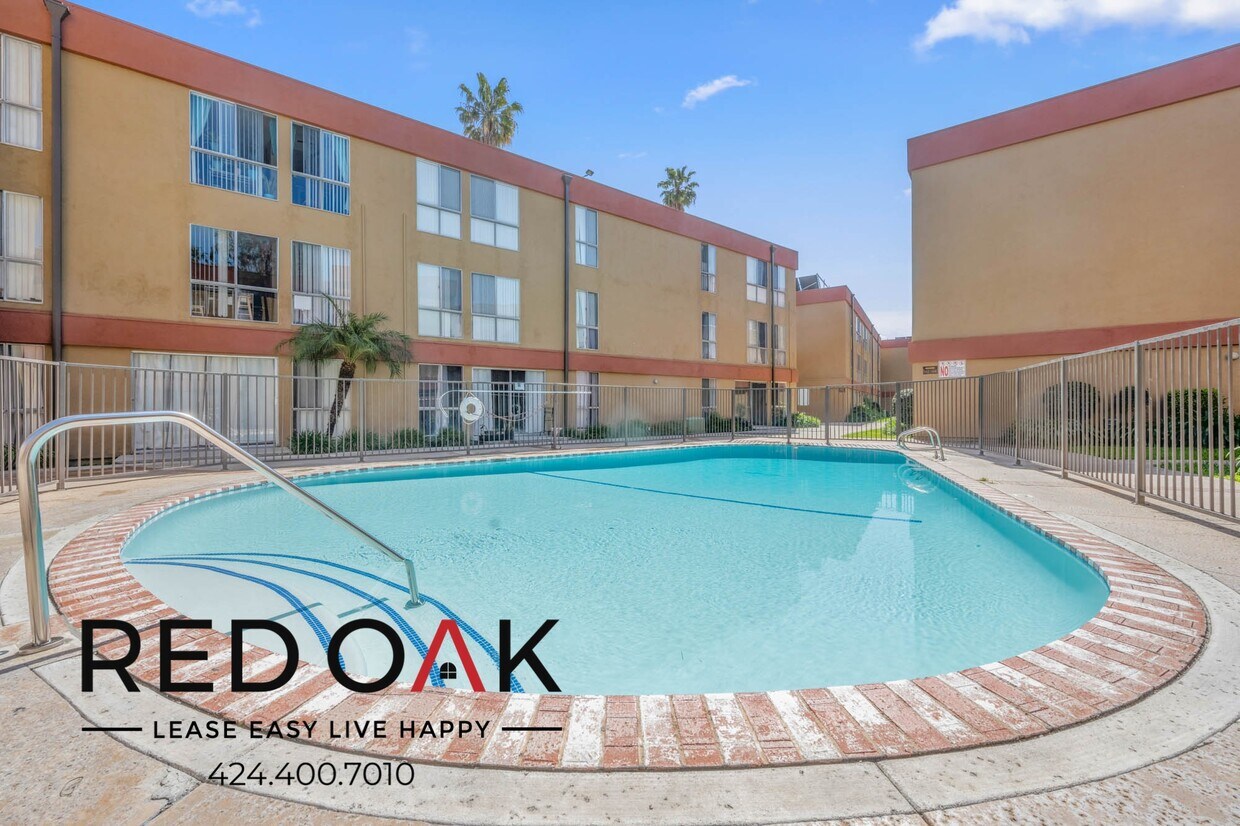 Foto principal - 17830 Sherman Way