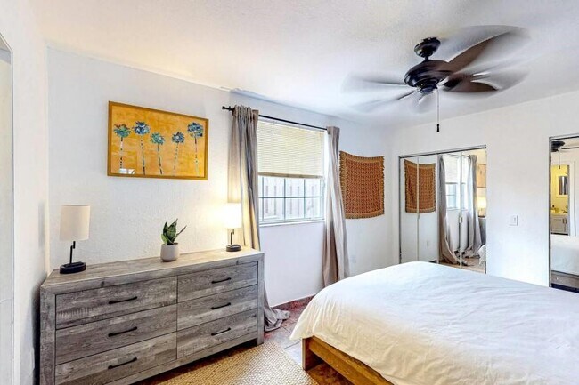 Building Photo - 3 bedroom in Hollywood FL 33020