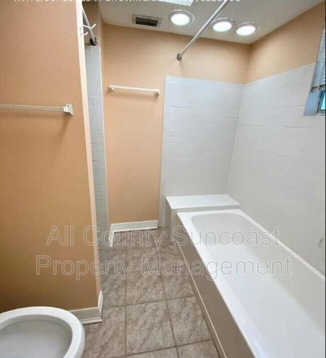 Building Photo - 2131 W Greenhollow Dr