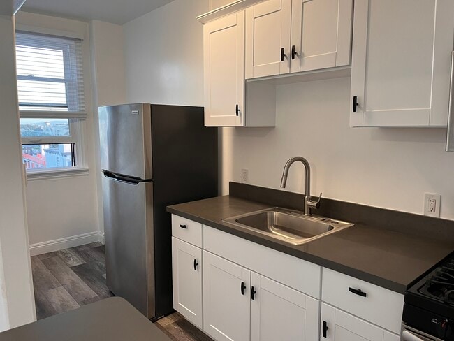 Building Photo - 3005 Main St