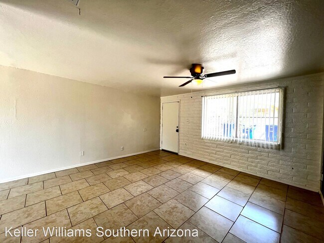 Building Photo - 2 br, 1 bath House - 2639 N Dodge Blvd