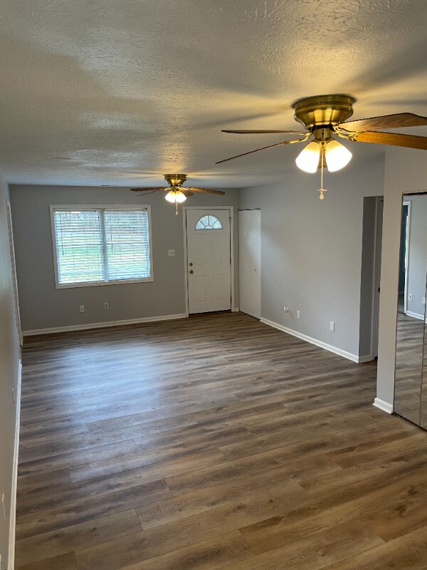Foto principal - 8558 Tom Evans Rd