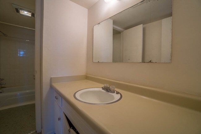 Building Photo - NW OKC 4-PLEX