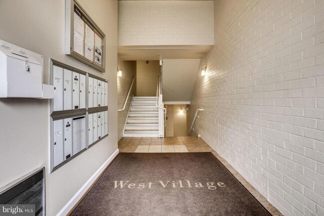 Hall and Mail Entry - 4121 S Four Mile Run Dr