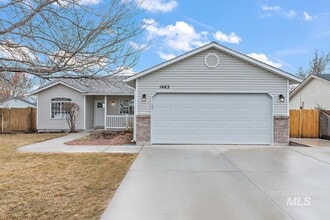 Building Photo - 1463 W Ryegrass Ct
