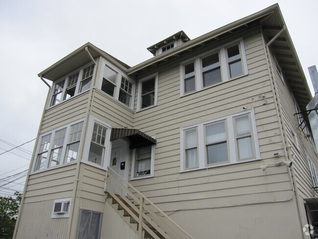 Building Photo - 795 Concord St