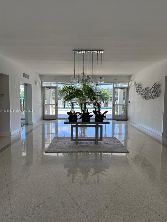 Foto del edificio - 9381 E Bay Harbor Dr