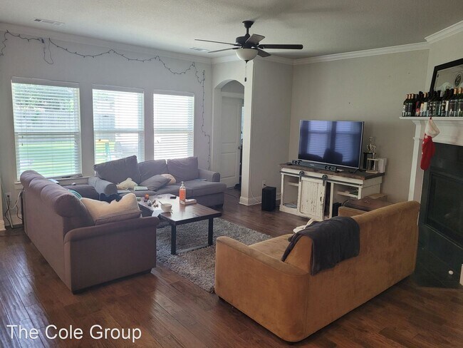 Foto del edificio - 4 br, 2 bath House - 2805 W Bewick St
