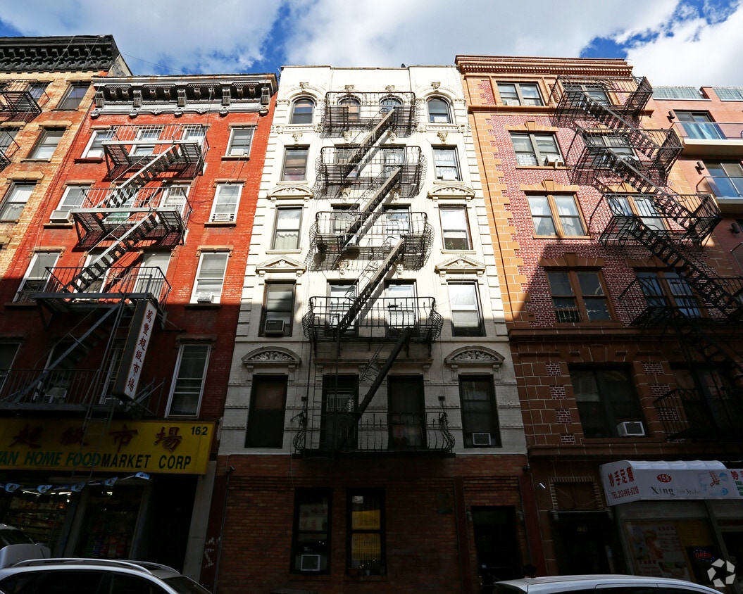 Building Photo - 160 Mott St