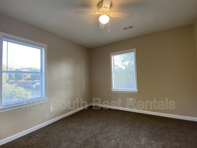 Foto del edificio - 2119 Benford St