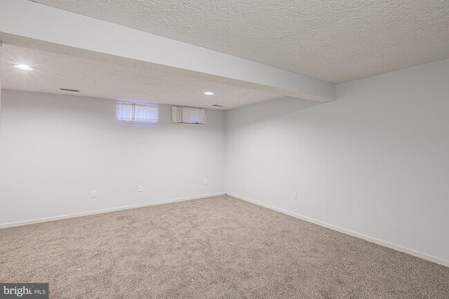 Foto del edificio - 13 Donn Ct