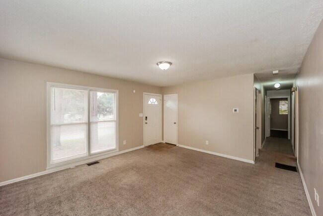 Building Photo - 8175 Eton Ct