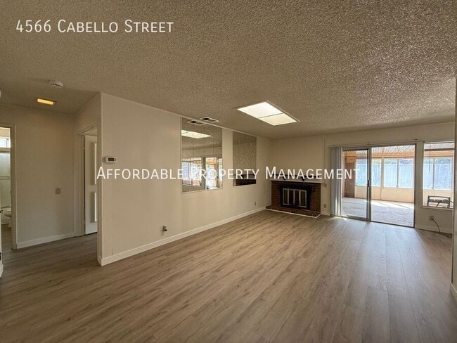 Foto del edificio - 4566 Cabello St