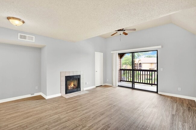 Photo - 1/1 Condo in Gated Lakefront Community of Altamonte Springs!