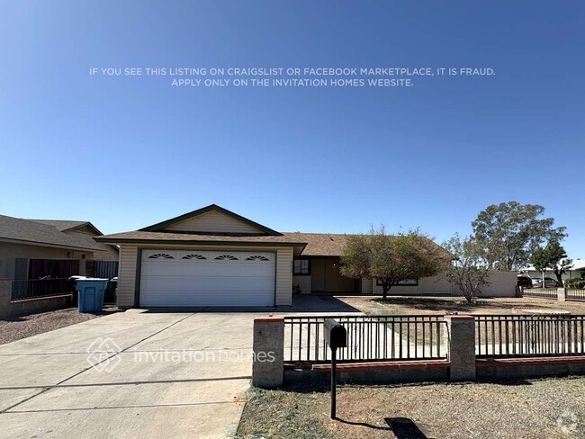 Building Photo - 8027 W Glenrosa Ave