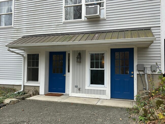 Building Photo - 199 Hoop Pole Hill Rd